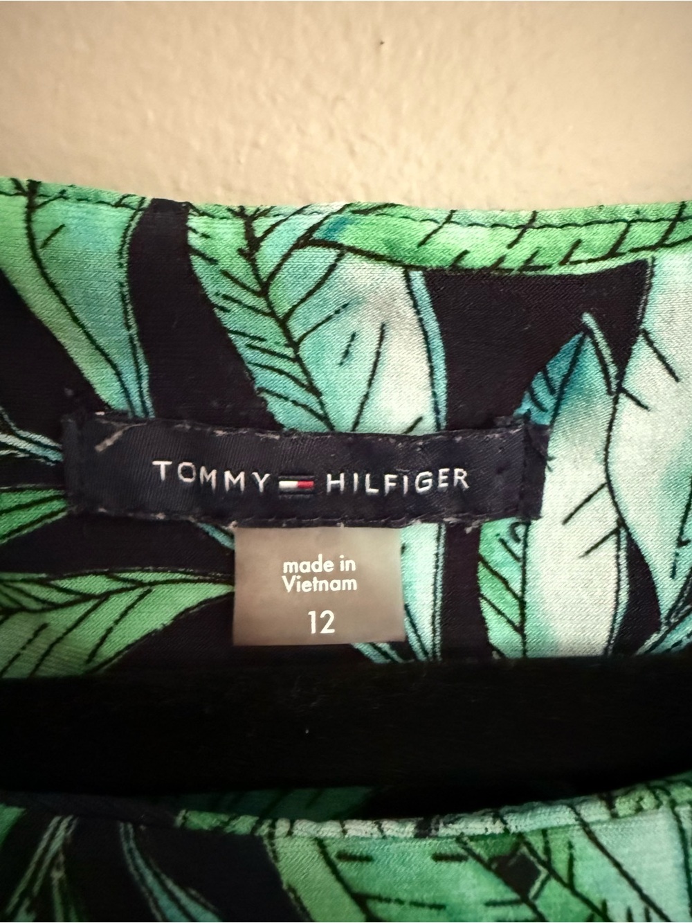 Tommy Hilfiger Black & Green Leaf Print Sleeveless Dress - Picture 3 of 4